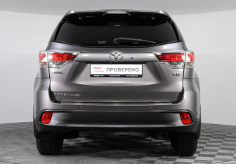 Подержанный автомобиль Toyota Highlander 2014 года (6 фото)