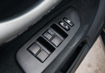 Подержанный автомобиль Toyota Auris Hatchback 2008 года (14 фото)