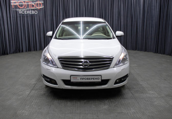 Подержанный автомобиль Nissan Teana 2012 года (2 фото)