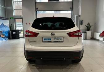 Подержанный автомобиль Nissan Qashqai 2016 года (5 фото)