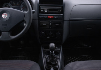 Подержанный автомобиль Fiat Albea 2011 года (14 фото)