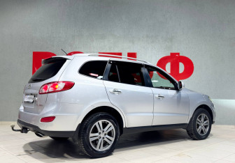 Подержанный автомобиль Hyundai Santa Fe 2010 года (4 фото)
