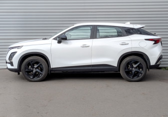 Подержанный автомобиль Omoda C5 2023 года (8 фото)