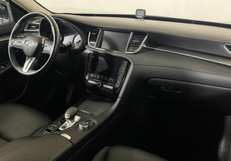 Подержанный автомобиль Infiniti QX50 2018 года (9 фото)