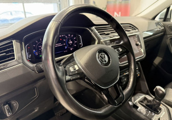 Подержанный автомобиль Volkswagen Tiguan 2019 года (13 фото)