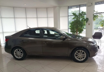 Подержанный автомобиль Kia Cerato Sedan 2011 года (4 фото)