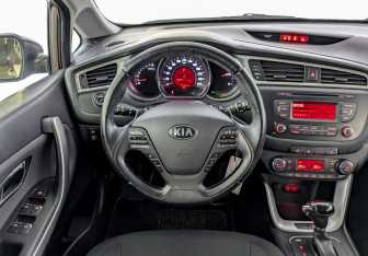 Подержанный автомобиль Kia Ceed Hatchback 2017 года (21 фото)