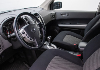 Подержанный автомобиль Nissan X-Trail 2008 года (10 фото)