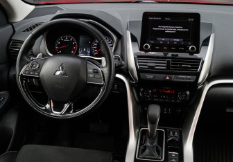 Подержанный автомобиль Mitsubishi Eclipse Cross 2021 года (10 фото)