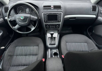 Подержанный автомобиль Skoda Octavia Liftback 2013 года (11 фото)