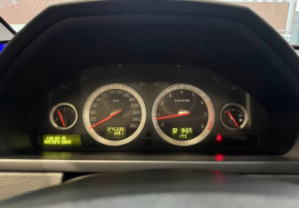 Подержанный автомобиль Volvo XC90 2011 года (19 фото)