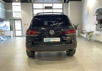 Подержанный автомобиль Volkswagen Touareg 2007 года (5 фото)