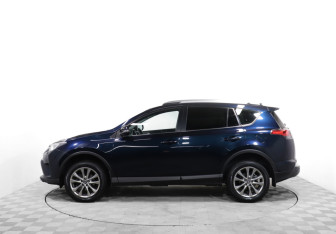 Подержанный автомобиль Toyota RAV4 2018 года (8 фото)