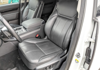 Подержанный автомобиль Land Rover Discovery 2017 года (20 фото)