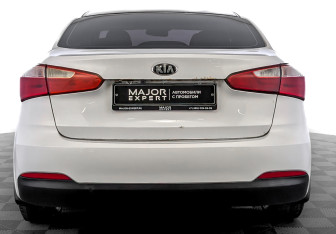 Подержанный автомобиль Kia Cerato Sedan 2015 года (6 фото)