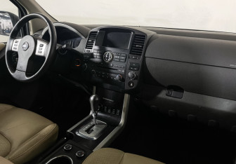 Подержанный автомобиль Nissan Pathfinder 2012 года (9 фото)