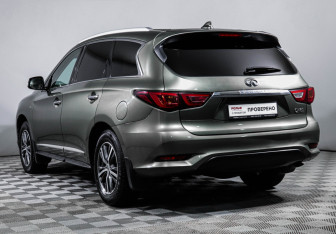Подержанный автомобиль Infiniti QX60 2017 года (7 фото)