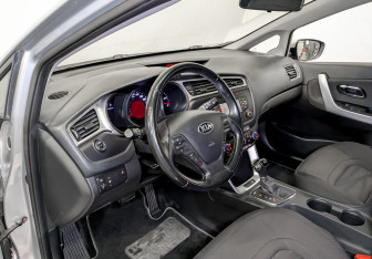 Подержанный автомобиль Kia Ceed Hatchback 2017 года (15 фото)