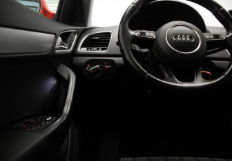 Подержанный автомобиль Audi Q3 2015 года (13 фото)