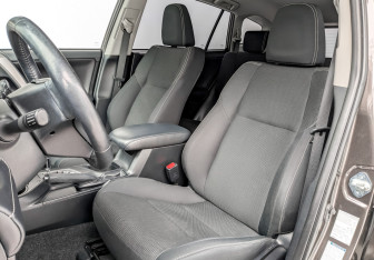 Подержанный автомобиль Toyota RAV4 2018 года (20 фото)