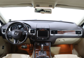 Подержанный автомобиль Volkswagen Touareg 2012 года (15 фото)