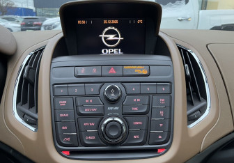 Подержанный автомобиль Opel Zafira Compactvan 2012 года (15 фото)