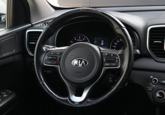 Подержанный автомобиль Kia Sportage 2018 года (11 фото)