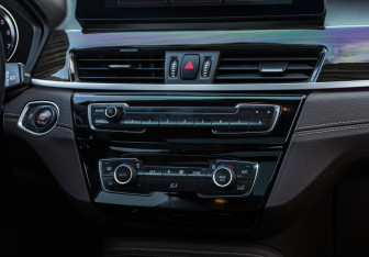 Подержанный автомобиль BMW X1 2021 года (14 фото)
