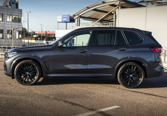 Подержанный автомобиль BMW X5 2022 года (8 фото)