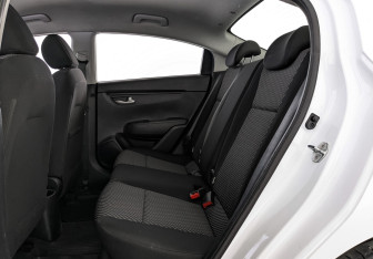 Подержанный автомобиль Kia Rio Sedan 2020 года (18 фото)