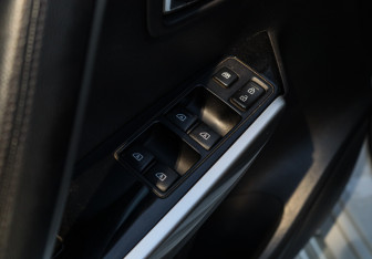 Подержанный автомобиль Mitsubishi Pajero Sport 2020 года (17 фото)