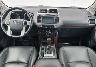 Подержанный автомобиль Toyota Land Cruiser Prado 2017 года (12 фото)