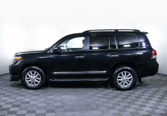 Подержанный автомобиль Toyota Land Cruiser Suv 2014 года (3 фото)