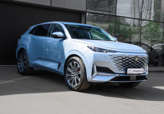 Подержанный автомобиль Changan UNI-K 2022 года (3 фото)