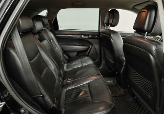 Подержанный автомобиль Kia Sorento 2012 года (13 фото)