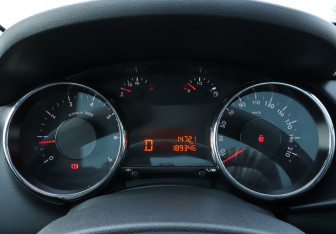 Подержанный автомобиль Peugeot 3008 2012 года (11 фото)