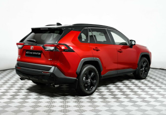 Подержанный автомобиль Toyota RAV4 2021 года (5 фото)