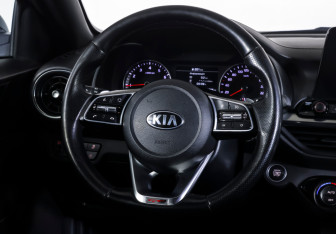 Подержанный автомобиль Kia Cerato Sedan 2021 года (13 фото)