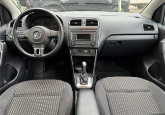 Подержанный автомобиль Volkswagen Polo Sedan 2013 года (9 фото)