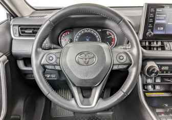 Подержанный автомобиль Toyota RAV4 2020 года (23 фото)