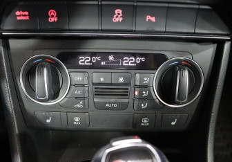 Подержанный автомобиль Audi Q3 2017 года (18 фото)