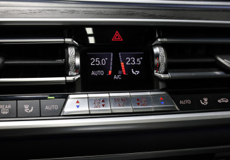 Подержанный автомобиль BMW X7 2019 года (24 фото)