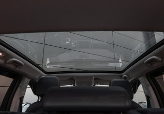 Подержанный автомобиль Land Rover Discovery Sport 2017 года (17 фото)