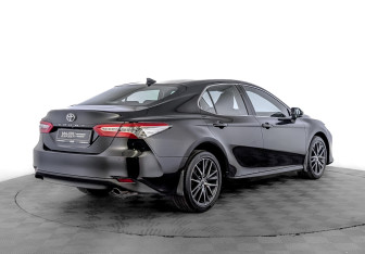 Подержанный автомобиль Toyota Camry Sedan 2021 года (5 фото)