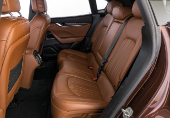 Подержанный автомобиль Maserati Levante 2017 года (18 фото)