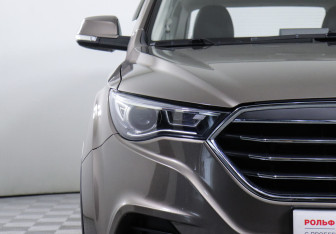 Подержанный автомобиль FAW Besturn X40 2019 года (5 фото)