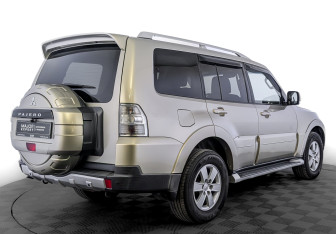 Подержанный автомобиль Mitsubishi Pajero 2008 года (5 фото)