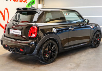 Подержанный автомобиль MINI Hatch 2021 года (4 фото)