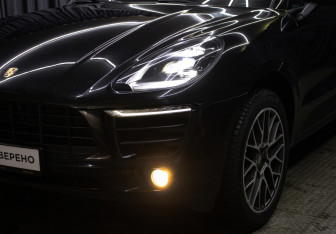 Подержанный автомобиль Porsche Macan 2018 года (25 фото)
