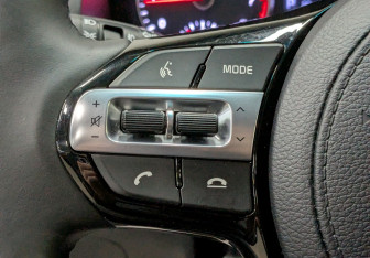 Подержанный автомобиль Kia K7 2019 года (6 фото)